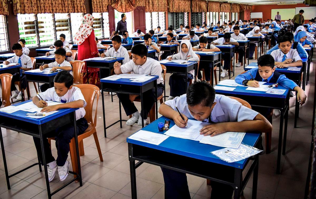 Educators warned lowering passing grade gives children false sense of security, stressing that exams provide milestones that push students to aim higher. – AMIRULSYAFIQ/THESUN
