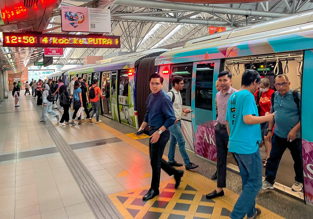 Wan Agyl said future transport policies should focus on journey time and commuter experience rather than infrastructure spending. – AMIRUL SYAFIQ/THESUN