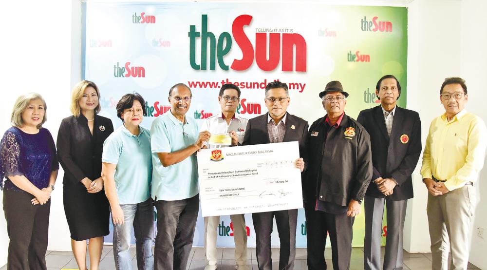 From left: Datuk C. Josephine Anne, Doreen Wan Mei Chi, SWS executive director Rachel Ho, Nayagam, Hoo, Awalan, Datuk Samson Maman, Datuk Dr Sri Kumar and Yeo during the cheque presentation. – SYAZWAN KAMAL/THESUN