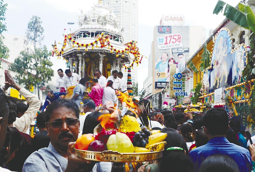 Manickam said the website tracks the movement of the chariot in real time. – BERNAMAPIX