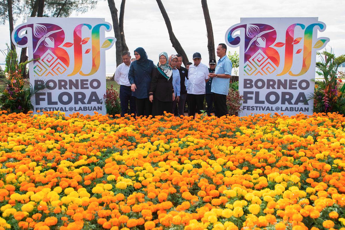 Minister in the Prime Minister’s Department (Federal Territories), Datuk Seri Dr Zaliha Mustafa (third from left), attends the Pre-Launch Ceremony of the Borneo Flora Festival (BFF) Labuan 2025 at the Recreational Park, Labuan International Sea Sports Complex on April 11. - BERNAMA