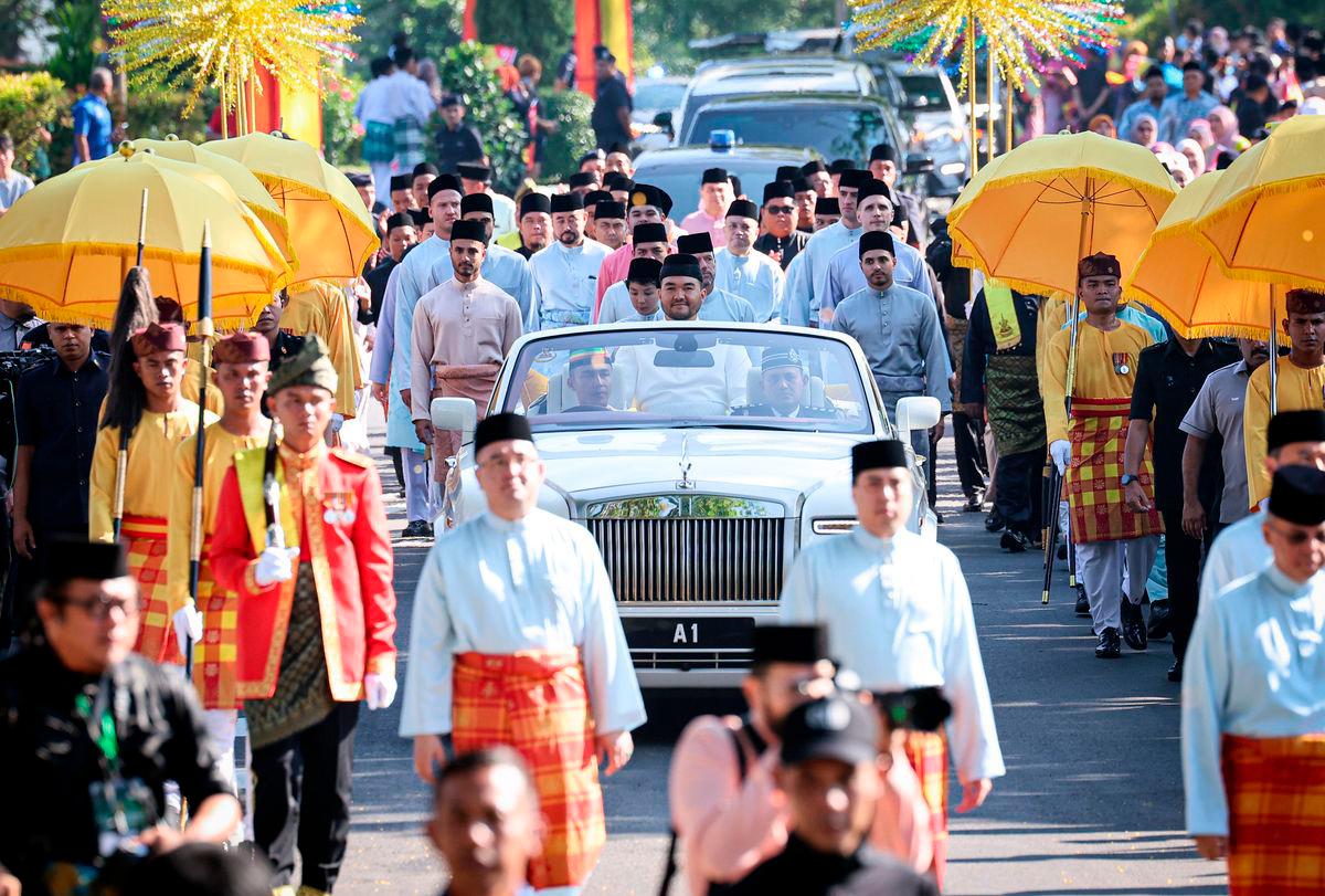 Raja Muda Selangor Tengku Amir Shah Sultan Sharafuddin Idris Shah berkenan berangkat pada Istiadat Perarakan Pernikahan Diraja Raja Muda Selangor pada Oct 2, 2025 - BERNAMA