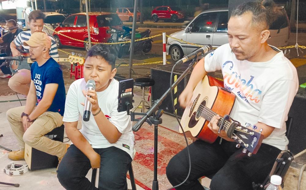Irfan Daniel and Dahlan performing at Uptown Queensbay in Penang. – MASRY CHE ANI/THESUN