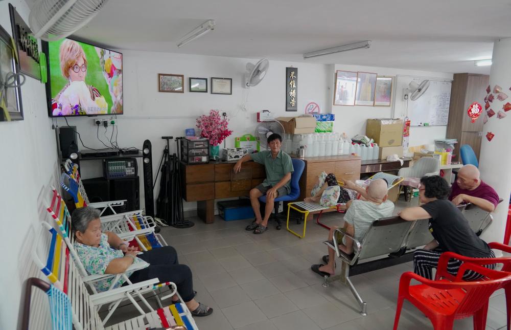$!Residents at the home enjoying leisure time at the lounge area. – AMIRUL SYAFIQ/THESUN