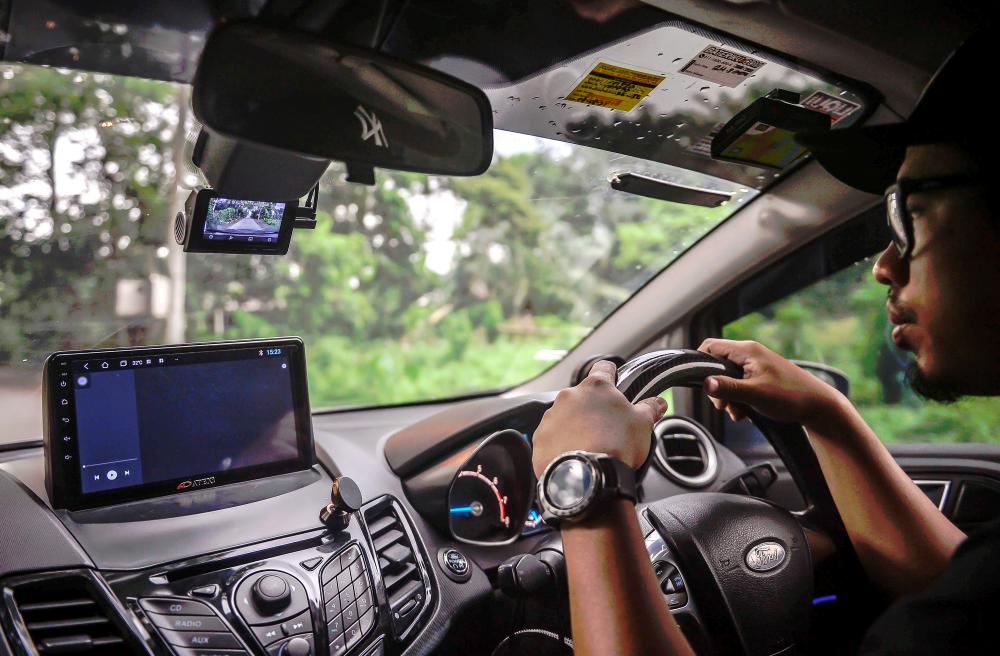 Lee said the government should subsidise the cost of dashcams if such devices were made mandatory, as the extra expense could be a challenge for lower income groups. – Adib Rawi Yahya/theSun