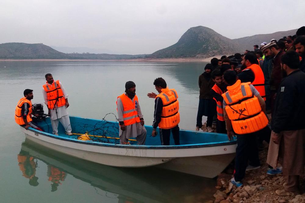 Rescue workers prepare to search for the victims drowned in the waters of Tanda Dam after a boat carrying students capsized in Kohat district of northern Khyber Pakhtunkhwa province on January 29, 2023. AFPPIX
