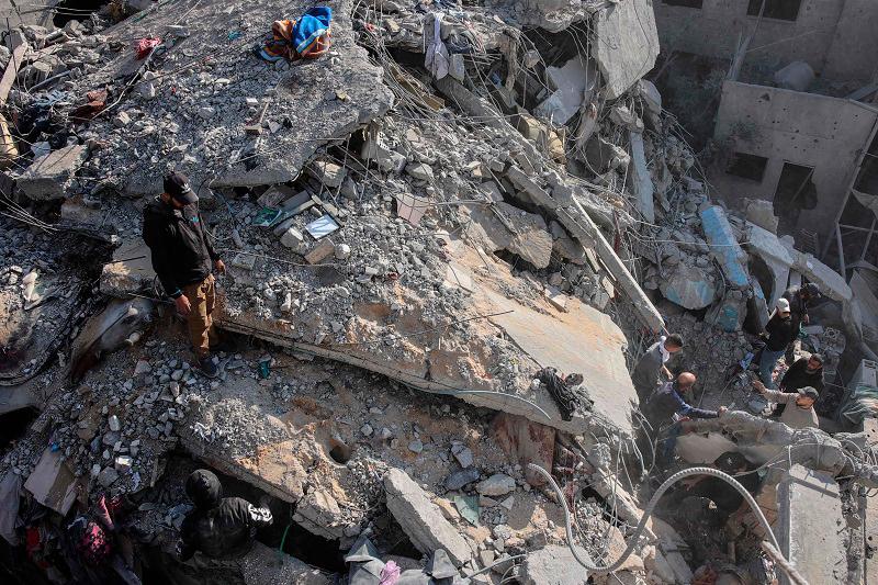 Palestinians check the rubble of a building in the aftermath of an Israeli strike south of Gaza City on November 22, 2024, as the war between Israel and Hezbollah continues. - Omar AL-QATTAA / AFPpix