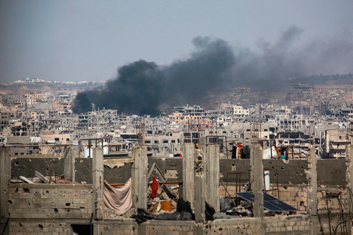 A fire erupts in a residential area following Israeli bombradment in Beit Lahia on June 18, 2025. - Bashar TALEB / AFP