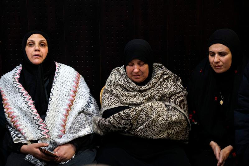 Palestinian families react after Israel delayed the release of Palestinian prisoners, scheduled to be released in the seventh hostage-prisoner exchange - AFPpix