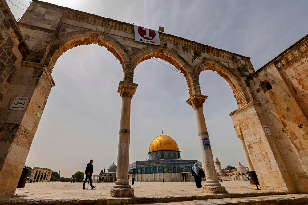 Pemandangan umum menunjukkan masjid Dome of Rock di perkarangan Masjid Al-Aqsa Jerusalem pada 18 April 2022. fotoAFP