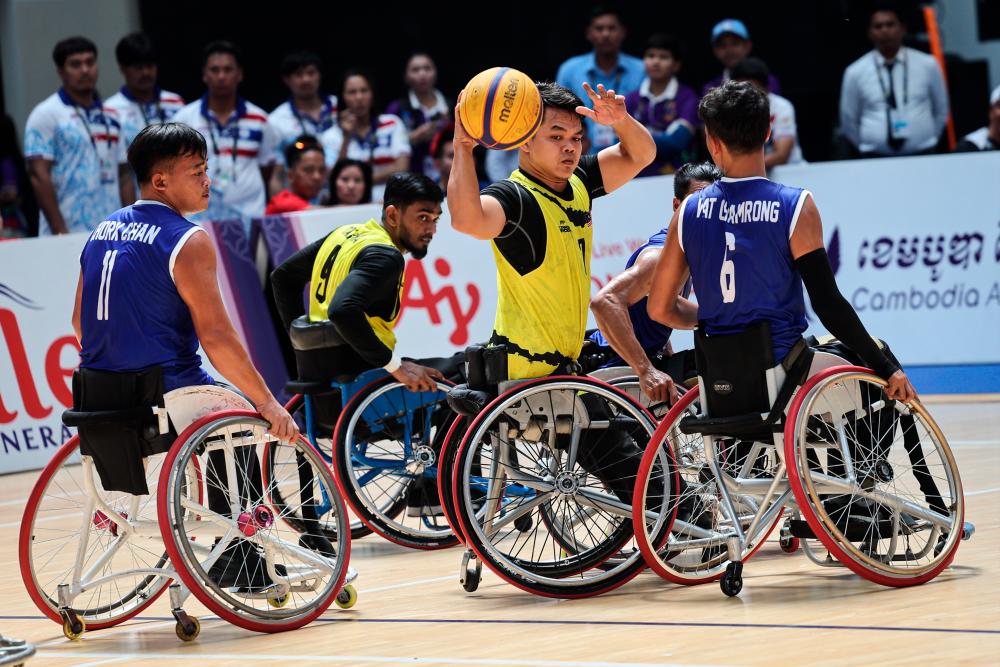HNOM PENH, June 3 -- The wheelchair basketball squad won the bronze medal after defeating Cambodia 17-8 through a 3x3 event in the final action of the ASEAN Para Games (APG) 2023 at Dewan Elephant 2, Morodok Techo Stadium, today. BERNAMAPIX