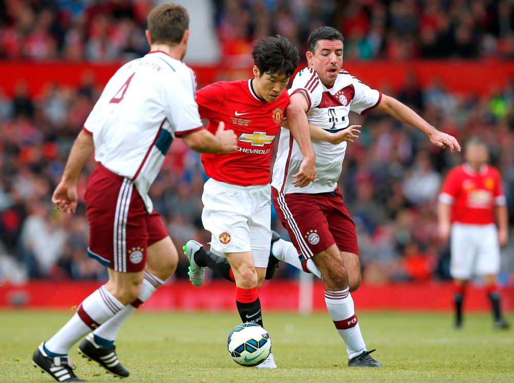 File pix of former Manchester United midfielder Park Ji Sung (centre) in action during the Legends match between Bayern Munich and Manchester United at Old Trafford in 2015. REUTERSpix