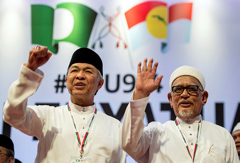 Umno president Datuk Seri Dr Ahmad Zahid Hamidi (L and PAS president Datuk Seri Abdul Hadi Awang at the PWTC, on Sept 14, 2019. — Bernama