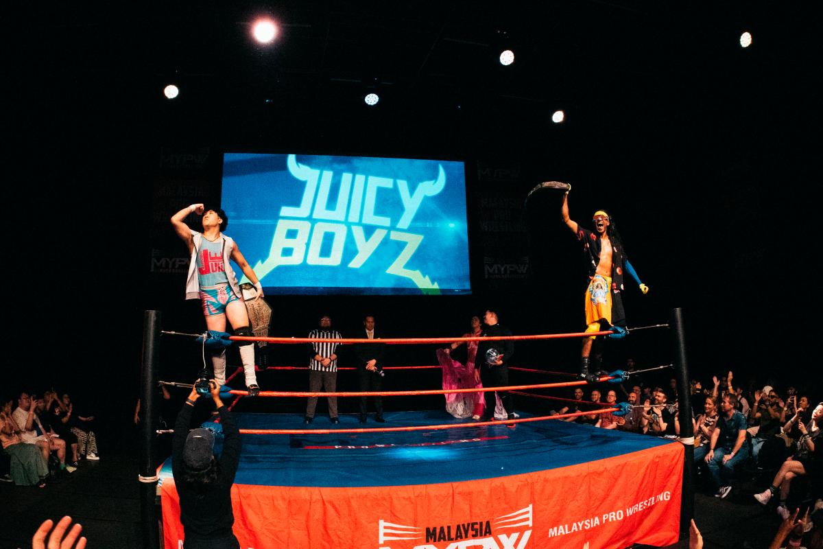Juicy Boyz defend their SPW Tag Team titles with synchronised moves, flashy confidence and just the right amount of attitude. $!Juicy Boyz defend their SPW Tag Team titles with synchronised moves, flashy confidence and just the right amount of attitude.