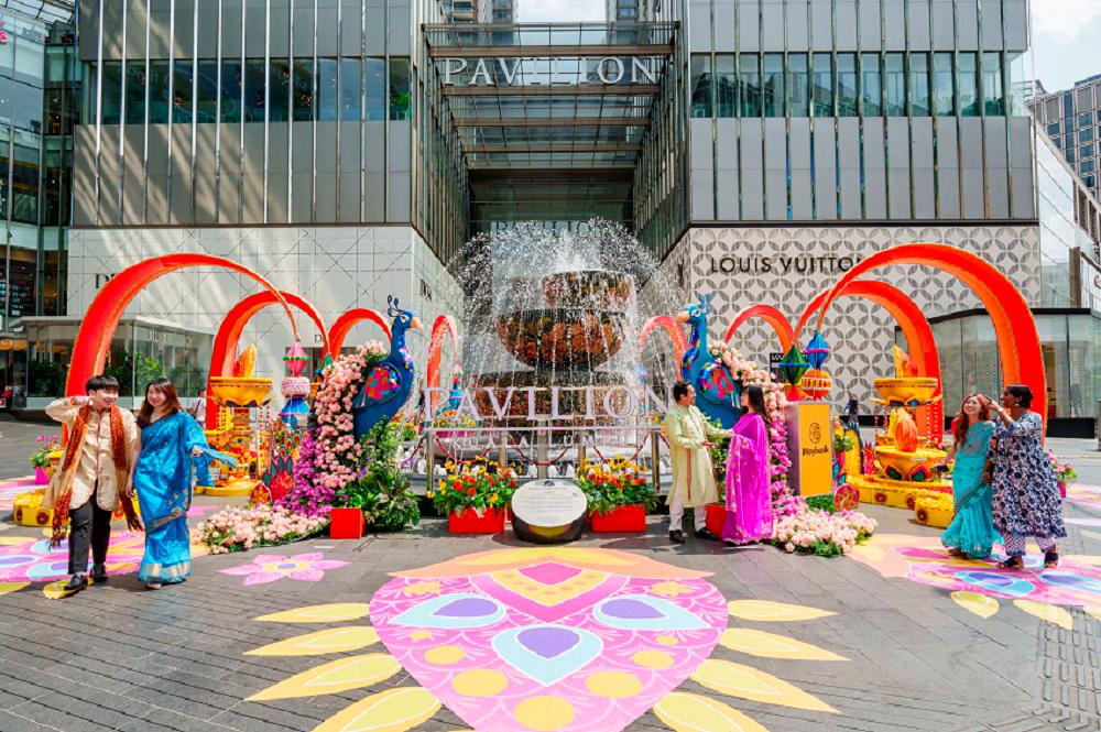 $!Pavilion Kuala Lumpur’s iconic Crystal Fountain adorned with vibrant Deepavali decorations.