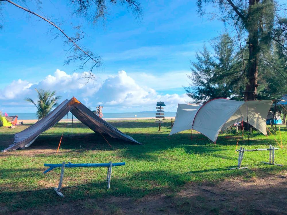 $!Payung Getaway is nestled between a sandy beach and a river on Cherating Beach. – MALAYSIANCAMPING
