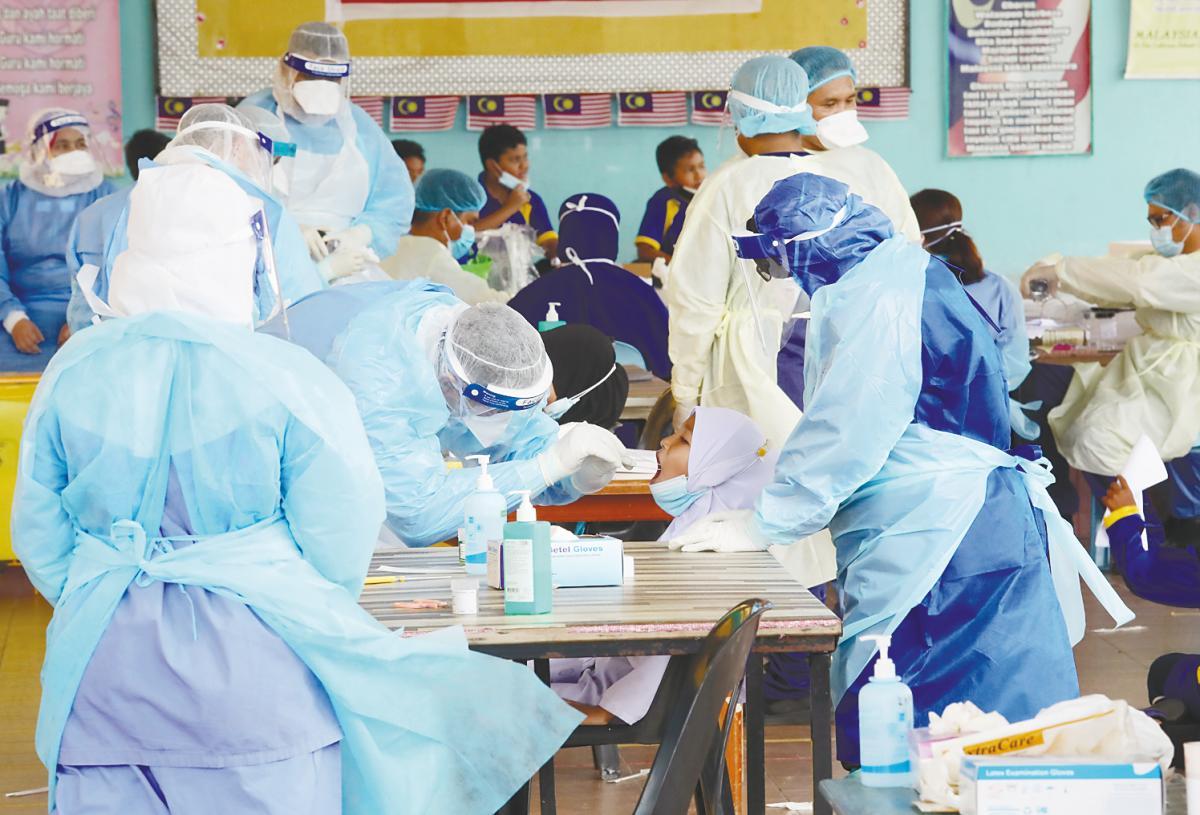 During the Covid-19 pandemic, Malaysian nurses bravely risked their health to care for thousands in need. – MASRY CHE ANI/THESUN