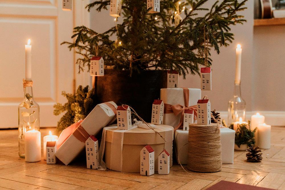 Pick the best Christmas gifts for your loved ones. – PEXELSPIC