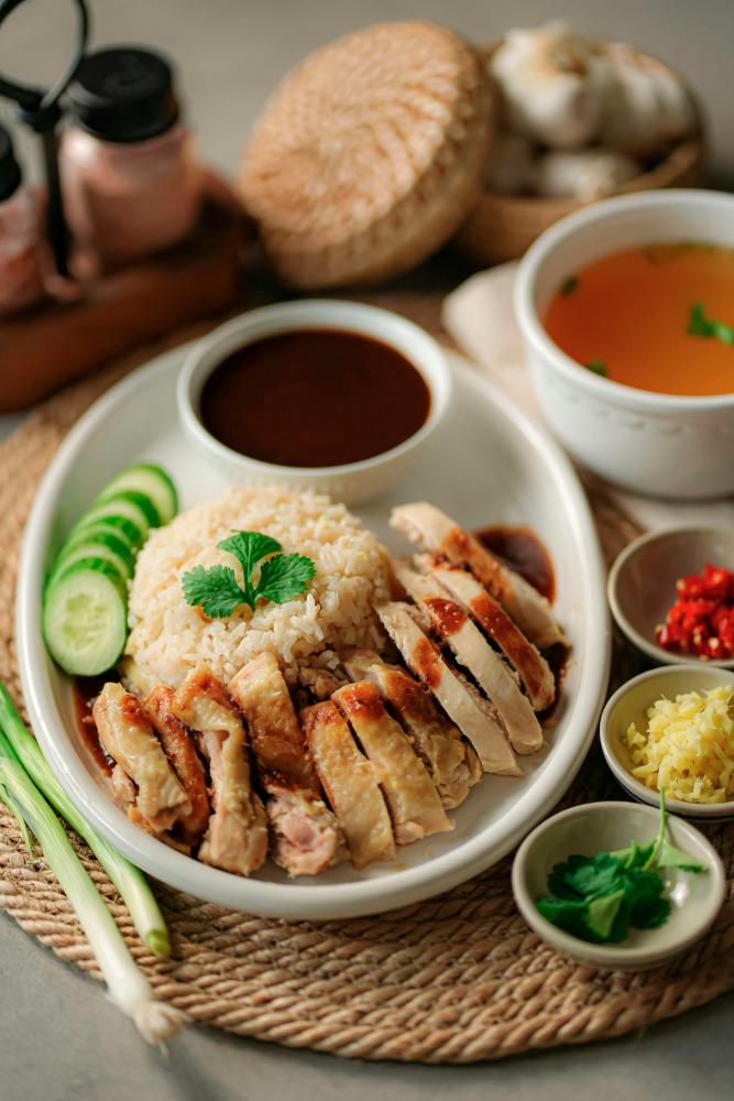 $!Hainanese chicken rice is readily available in most coffee shops and hawker centres.