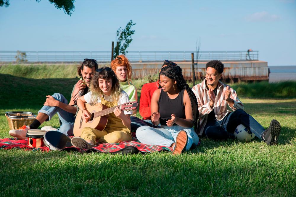 A simple picnic is all you need to have a good time catching up with your friends and family. – PICS BY PEXELS