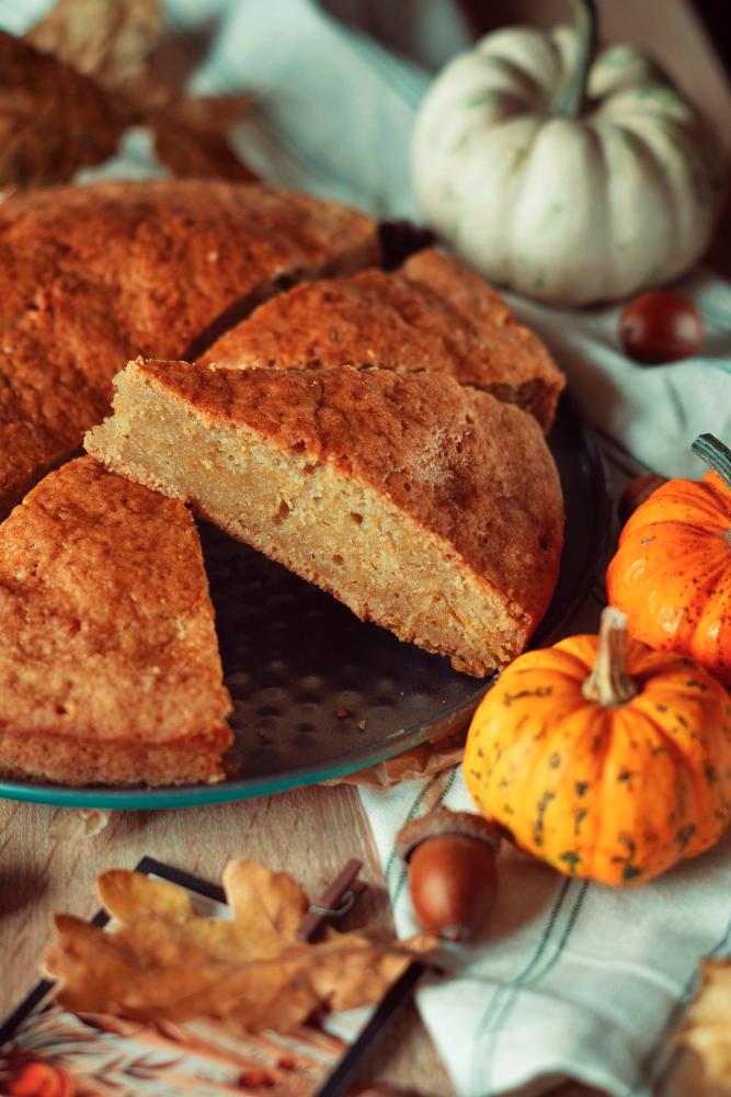 $!Soft and spiced cake made with fresh pumpkin.