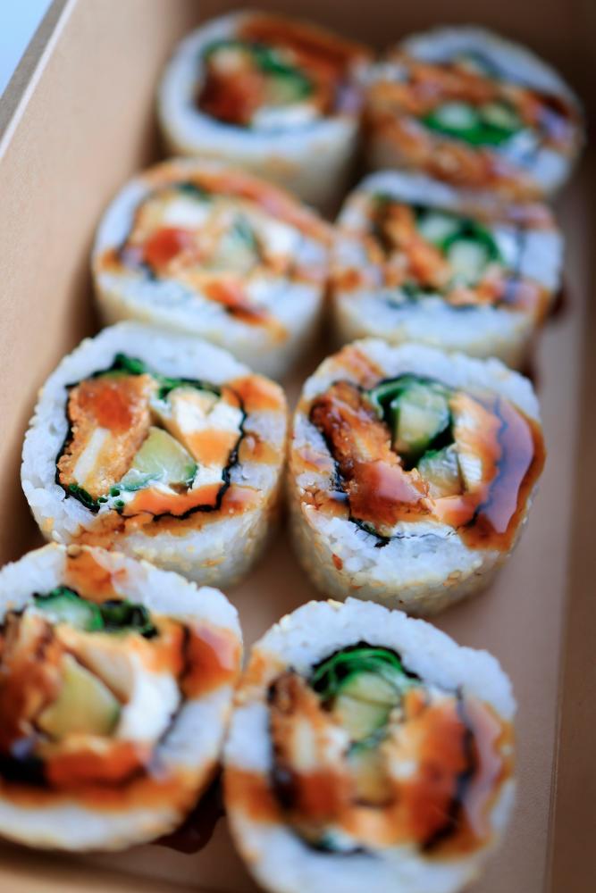 These sushi rolls balance the richness of avocado with a spicy kick from sriracha. – PEXELSPIC