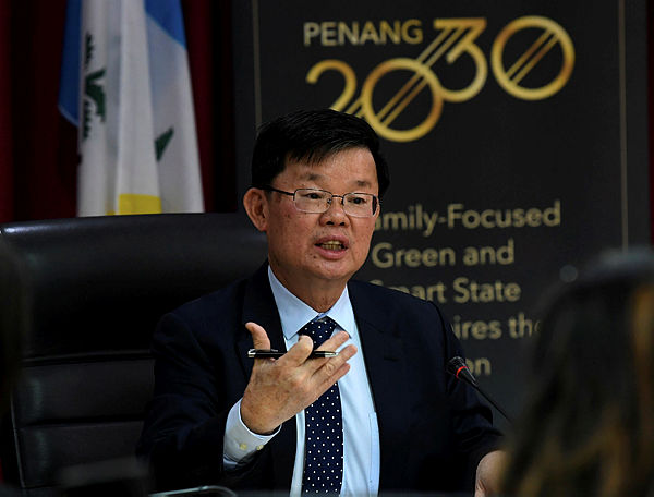 Penang Chief Minister Chow Kon Yeow having a press conference at his office in Tun Abdul Razak complex earlier today. — Bernama