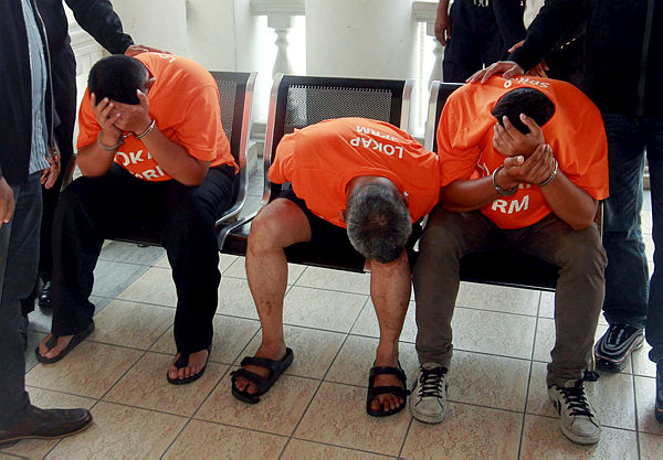 Three men, including two RTD enforcement officers, and a SPAD staff, have been remanded at the George Town magistrate’s court for a week from today to assist in investigations into corruption cases. — Bernama