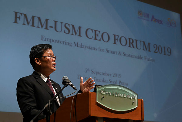 Penang Chief Minister Chow Kon Yeow speaking at the launch of the FMM-USM CEO Forum at George Town today. — Bernama