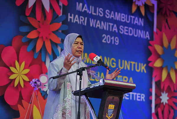 Housing and Local Government Minister Zuraida Kamaruddin addresses the Women’s Day celebration at the SP Arena, Sebarang Prai on March 8, 2019. — Bernama