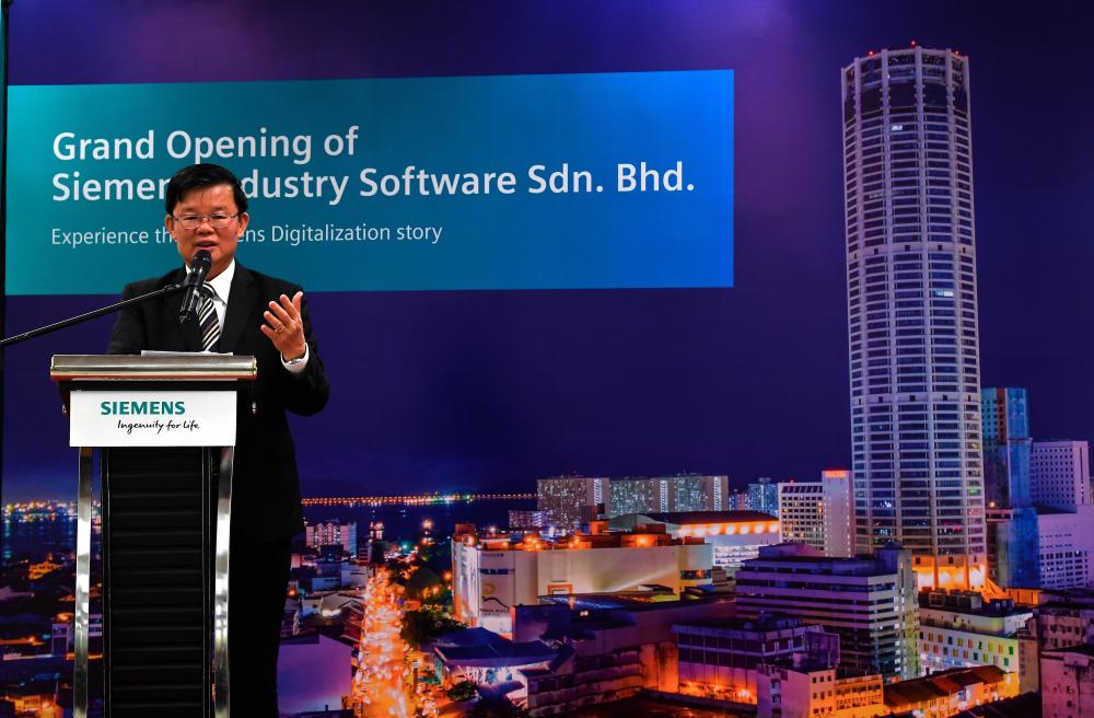 Penang Chief Minister Chow Kon Yeow addresses the opening of Siemens Digital Industries Software Office and launched its Technical Competency Hub in Bayan Lepas today. - Bernama