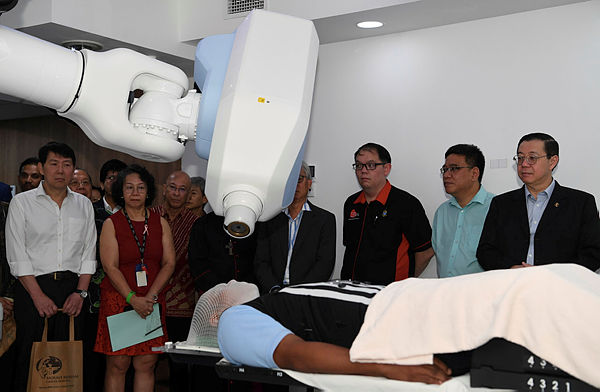 Finance Minister Lim Guan Eng (right) watching a demonstration of the Cyberknife machine during the launch of three new services at the Mount Miriam Cancer Hospital today. — Bernama