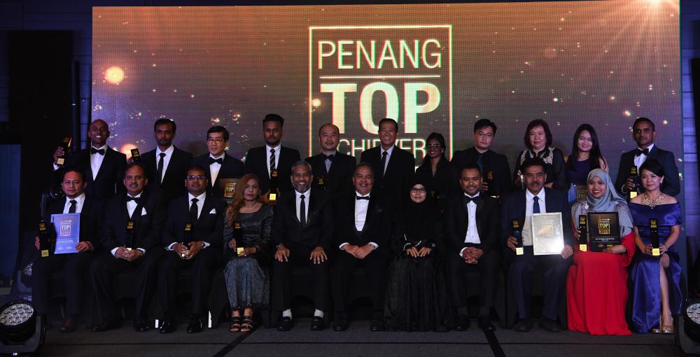 Deputy Finance Minister Datuk Amiruddin Hamzah (seated in the middle) with the recipients of the Penang Top Achievers 2019 award recognising top achievers and their contributions towards the Malaysian economy, particularly in Penang, at an even in George Town last night. - Bernama