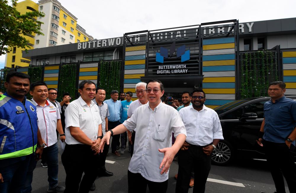 Finance Minister Lim Guan Eng visits the recently completed Digital Library in Bukit Mertajam, George Town today. - Bernama