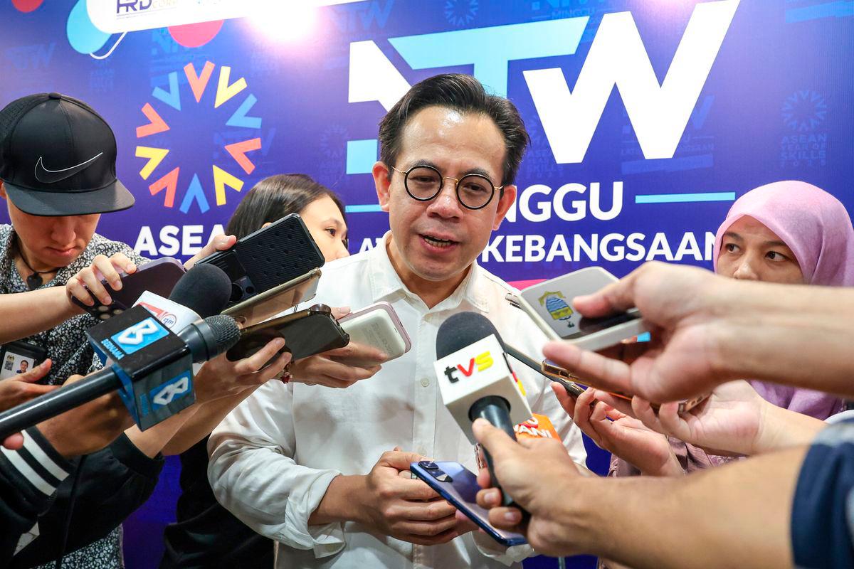 Human Resources Minister Steven Sim Chee Keong - Photo by BERNAMA