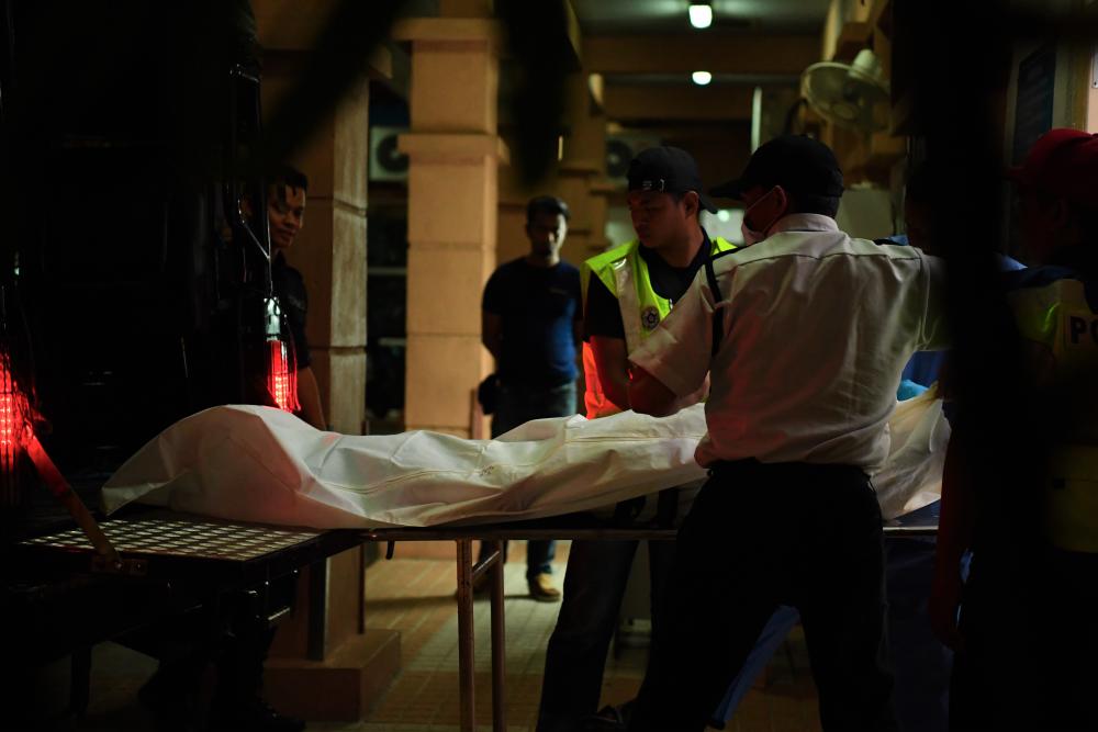 The first body of the four Myanmar victims who were buried in a landslide at a construction site at Jalan Batu Ferringhi, Tanjung Bungah, arrived at the Forensic Medicine Department at 2.35am on June 26, 2019. for a post-mortem. - Bernama