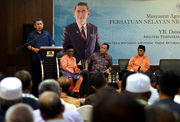 Agriculture and Agro-Based Industries Minister Datuk Salahuddin Ayub addresses the launching of the 34th annual general meeting of the Penang Fishermen’s Association today. — Bernama