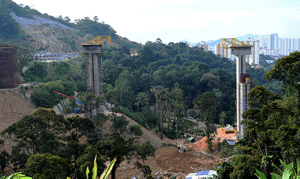 Site of the Oct 19 landslide in Bukit Kukus. Picture taken on Oct 21, 2018. — Bernama