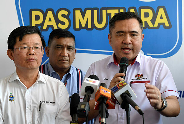 Transport Minister Anthony Loke Speaking to reporters after the launching ceremony for Prasarana’s Mutiara Pass at the Pengkalan Weld Bus Terminal today. — Bernama