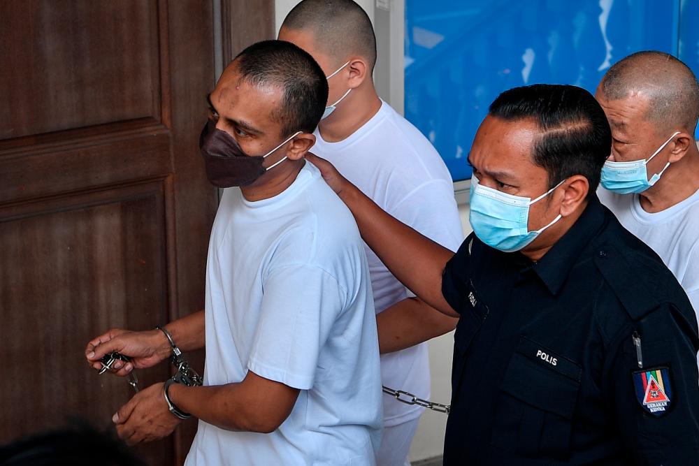 GEORGE TOWN, 27 Julai -- Seorang pemandu Nur Azimuddin Md Noor, 42 dibebaskan dan dilepaskan tanpa dipanggil membela diri oleh Mahkamah Tinggi di sini hari ini daripada tuduhan mengedar 47 kg ganja, lima tahun lepas. fotoBERNAMA
