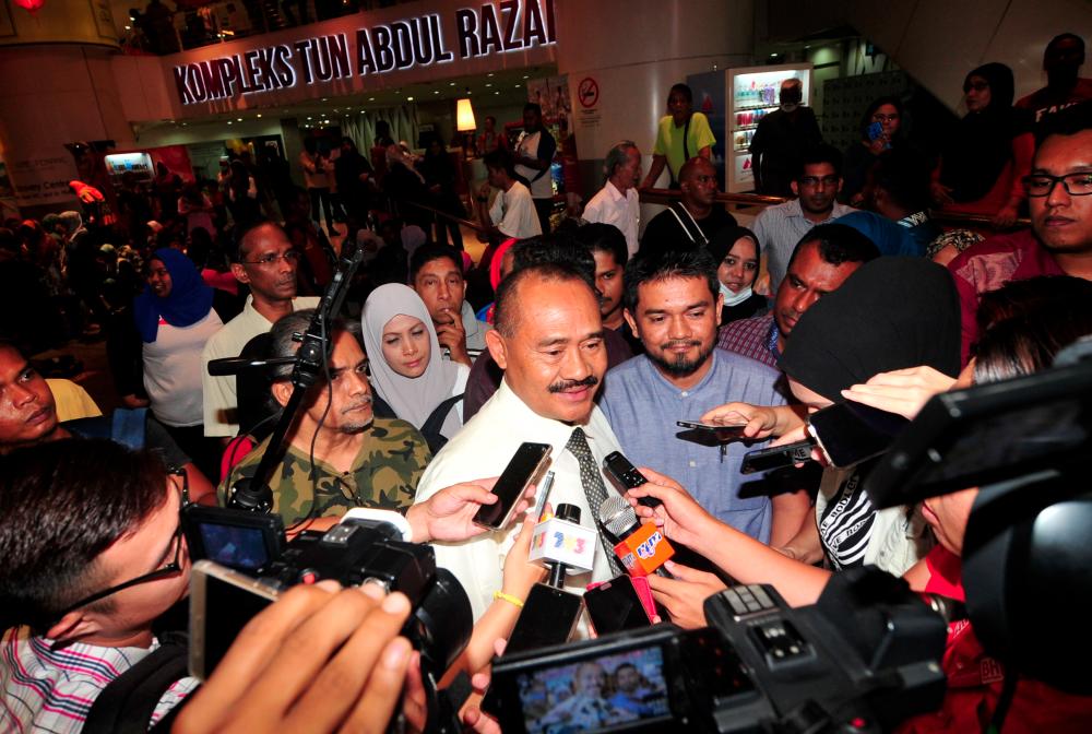 Prime Minister’s political secretary Abu Bakar Yahya (C) responds to questions from the media after meeting evicted residents from Taman Manggis people’s housing project at Komtar, George Town on March 7, 2019. — Bernama