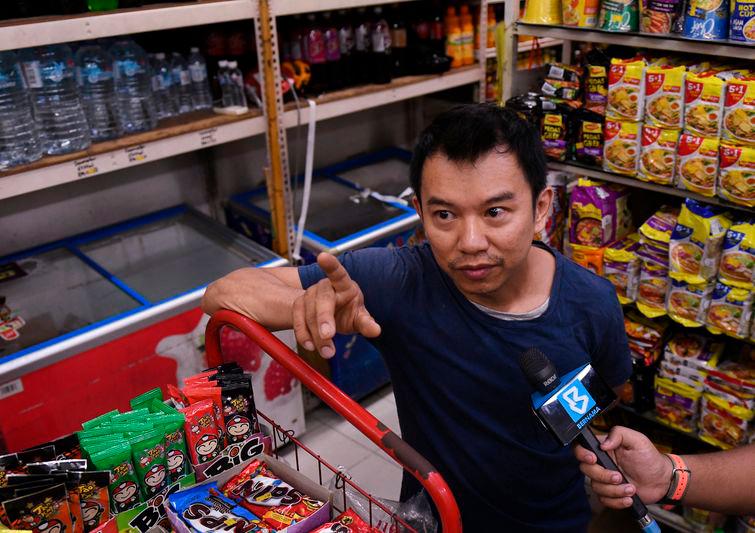 Pemilik kedai runcit Goh Yap Eng - fotoBERNAMA