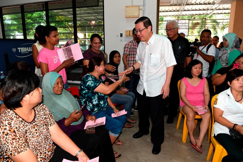 Finance Minister Lim Guan Eng attends a social welfare programme in Taman Pandan, Butterworth, here today. - Bernama