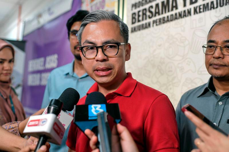 Menteri Komunikasi Fahmi Fadzil - fotoBERNAMA