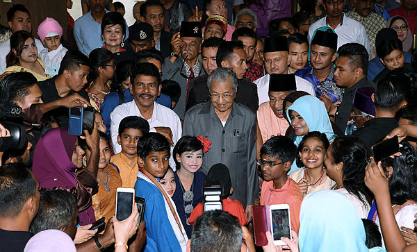 Prime Minister Tun Dr Mahathir Mohamad takes pictures with a crowd at the Premier Unity Gathering at Dewan Sri Pinang in George Town, Penang on Feb 8, 2019. — Bernama