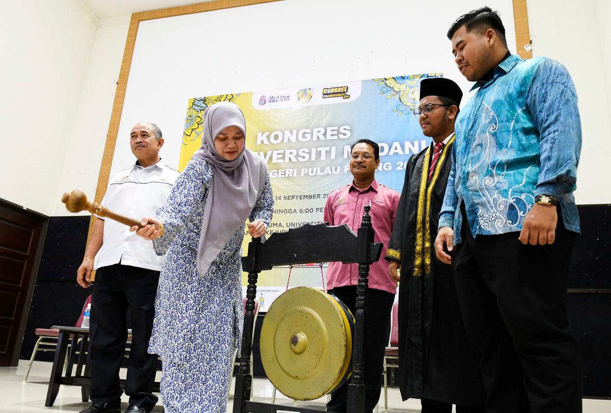 Menteri Pendidikan Fadhlina Sidek merasmikan majlis penutupan Kongres Pra-Universiti Madani 2025 peringkat Pulau Pinang di Universiti Sains Malaysia (USM) Kampus Kejuruteraan di sini, hari ini -fotoBERNAMA