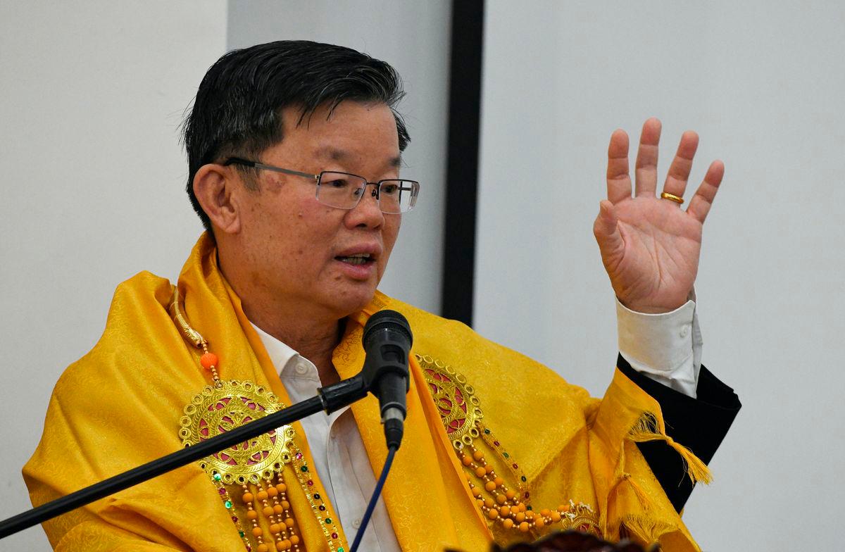 Ketua Menteri Pulau Pinang Chow Kon Yeow berucap pada majlis penyampaian replika cek kepada 28 Sekolah Jenis Kebangsaan Tamil dan Pusat Pendidikan Punjabi negeri Pulau Pinang semalam- BERNAMA