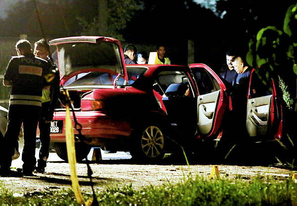 Forensic investigators at the scene of an incident involving three foreign criminals who were shot dead by police at the Alma Light Industrial Area, in Bukit Mertajam area early this morning. — BBXpress