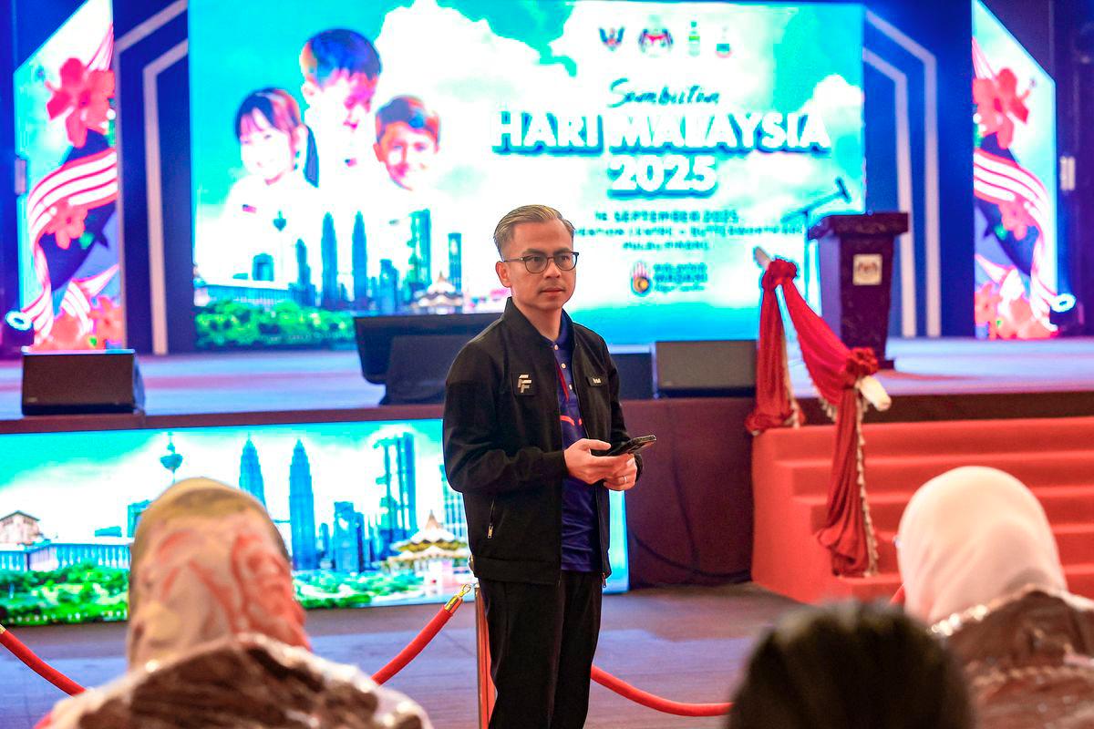 Communications Minister Datuk Fahmi Fadzil inspecting the full rehearsal in preparation for the 2025 Malaysia Day celebrations at the PICCA Convention Centre @ Arena Butterworth last night. - BERNAMA
