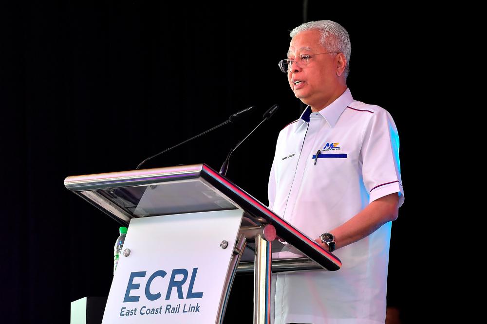 BENTONG, 23 Jun -- Perdana Menteri Datuk Seri Ismail Sabri Yaakob berucap pada Majlis Perasmian Permulaan Pembinaan Terowong Genting East Coast Rail Link (ECRL) di Bukit Tinggi hari ini. fotoBERNAMA